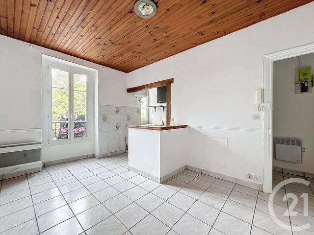 Appartement F2 à vendre - 2 pièces - 31.33 m2 - IVRY SUR SEINE - 94 - ILE-DE-FRANCE - Century 21 Raspail